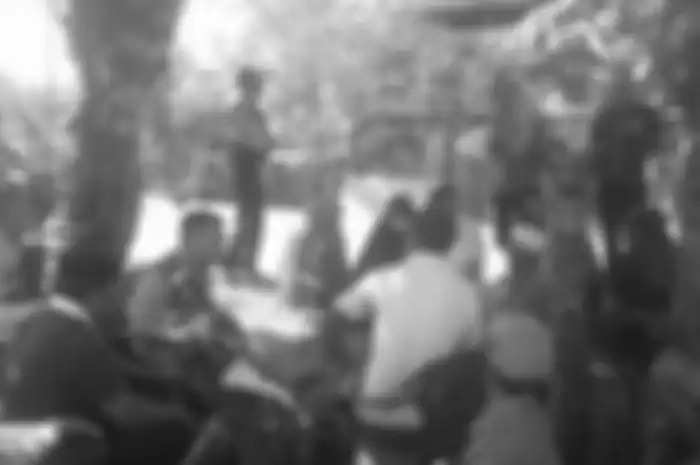 Suasana rumah duka C, wanita yang memilih mengakhiri hidup di Kecamatan Bangkala, Kabupaten Jeneponto, Selasa (9/7/2019).