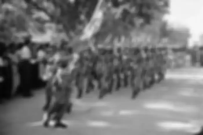 Tamil Tigers dalam parade di Killinochchi pada tahun 2002.