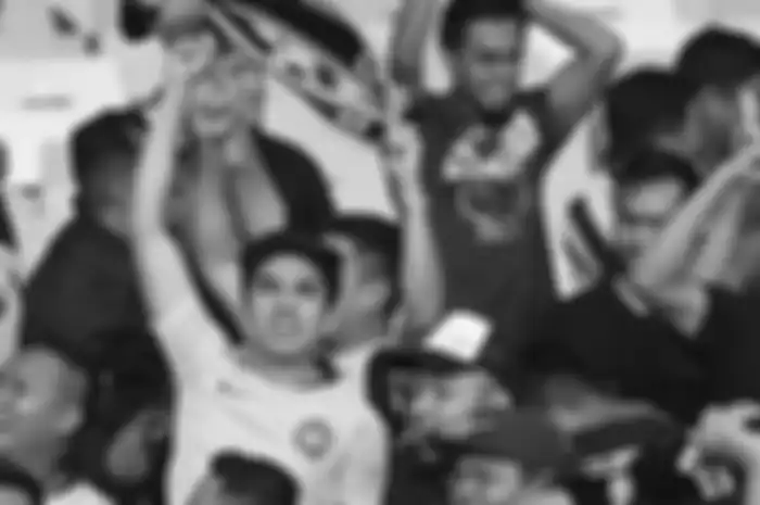 Menpora Malaysia Syed Saddiq Syed Abdul Rahman termasuk dalam suporter Malaysia yang sempat ditahan di dalam stadion GBK, sementara aparat berusaha mengamankan kerusuhan di luar.
