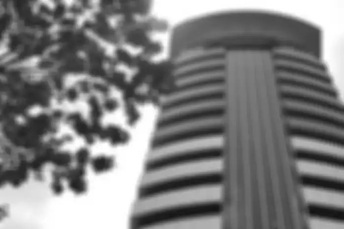 Gedung Merah Putih KPK yang masih diselimuti kain hitam sebagai tanda penolakan terhadap pelemahan KPK.