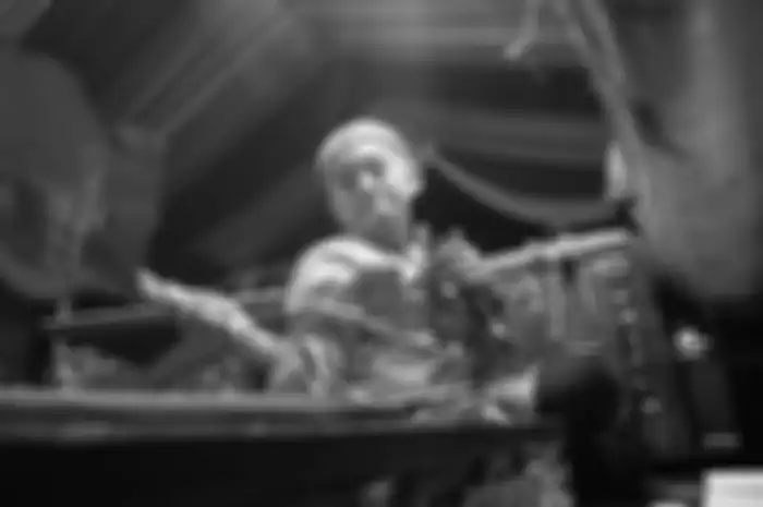 Pementasan wayang kulit oleh dalang cilik Eko Cahyono di Festival Samin, Rabu (11/9/2019) malam, di Dusun Jepang, Margomulyo, Bojonegoro, Jawa Timur.