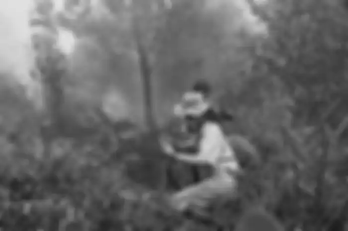 Delapan jam sehari Sumarni ikut memadamkan api ke lokasi kebakaran hutan dan lahan di Palangkaraya, Kalimantan Tengah.