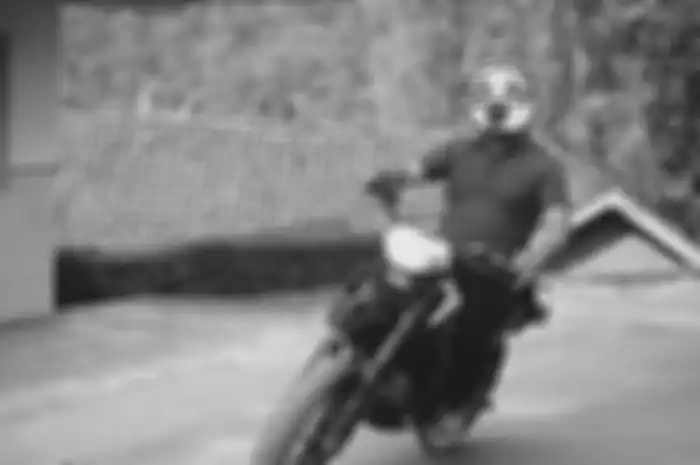 Seorang gubernur sempat menghebohkan publik gara-gara foto masa lalunya