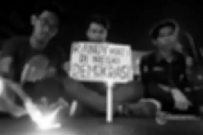 Mahasiswa yang tergabung dalam Ikatan Mahasiswa Muhammadiyah (IMM) berkumpul di Menteng, Jakarta Pusat pada Kamis (26/6/2019) malam untuk menyampaikan rasa duka akan Randy, mahasiwa yang tewas ditembak di Kendari. 