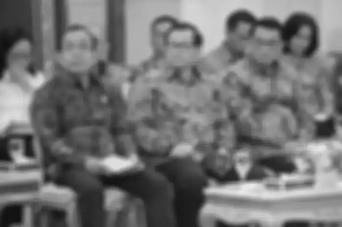 Dari kiri ke kanan, Menteri Sekretaris Negara Pratikno, Sekretaris Kabinet Pramono Anung, dan Kepala Staf Kepresidenan Moeldoko menghadiri Rapat Kabinet Paripurna tentang evaluasi pelaksanaan RPJMN 2014-2019 dan persiapan implementasi APBN 2020, di Istana Negara, Jakarta, Kamis (3/10/2019). 