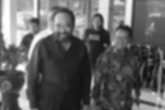 Ketua Umum Partai Nasdem, Surya Paloh (Kiri) di RSPAD Gatot Subroto, Sabtu (12/10/2019).