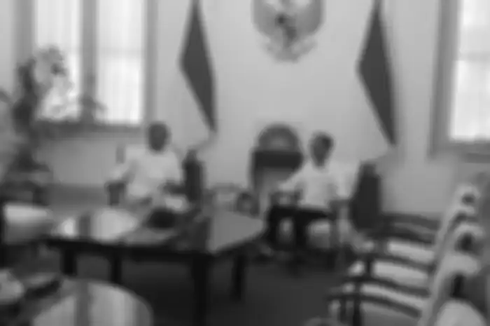 Presiden Joko Widodo (kanan) melakukan pertemuan dengan Ketua Umum Partai Gerindra Prabowo Subianto (kiri) di Istana Merdeka, Jakarta, Jumat (11/10/2019).