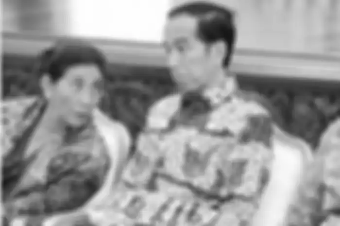 Presiden Jokowi bersama Menteri Kelautan Perikanan Susi Pudjiastuti dan Menko Maritim Luhut Pandjaitan