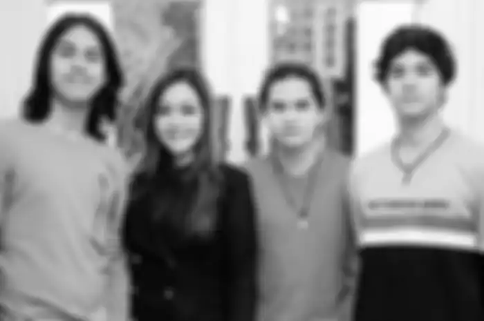 Maia Estianty bersama Al, El, dan Dul