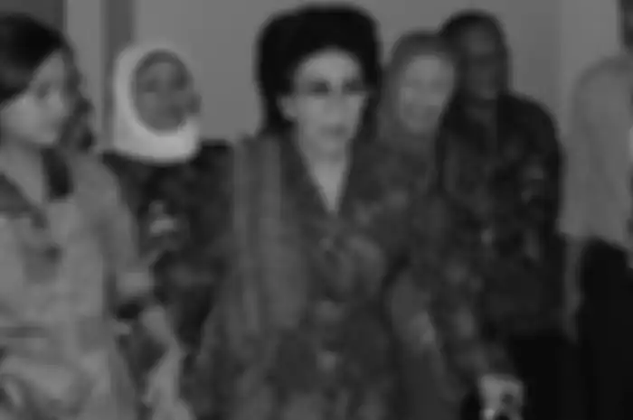 Mien Sugandhi wafat dalam usia 85 tahun. Mien menjabat sebagai Menteri Urusan Peranan Wanita di era Presiden Soeharto, yaitu selama 1993 hingga 1998. 