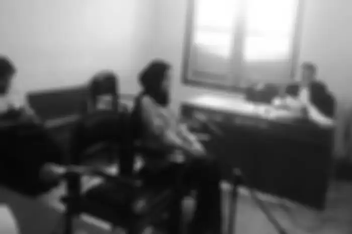 Febi Nur Amelia saat duduk di kursi dakwaan ruang Cakra 5, Selasa (7/1/2020).
