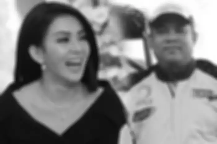 Syahrini dan Haji Isam