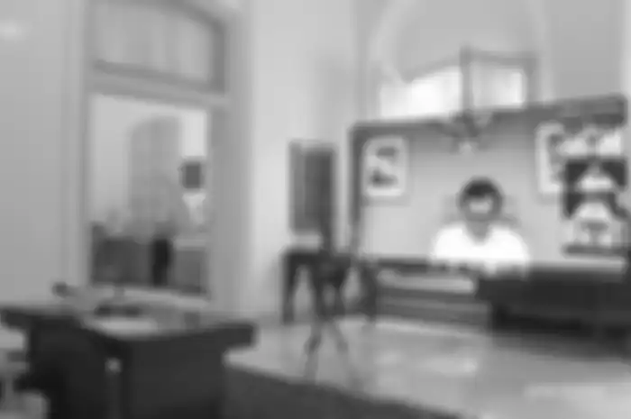 Presiden Jokowi rapat kabinet melalui video call bersama para menteri.