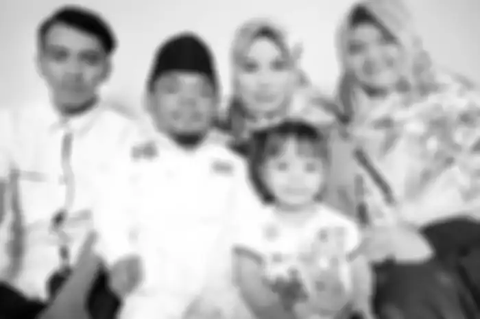 Ucok Baba bersama istri dan anaknya 