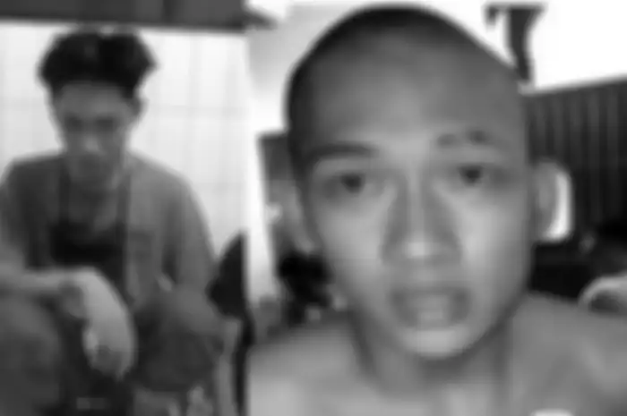 Ferdian Paleka dipukuli hingga masuk tempat sampah