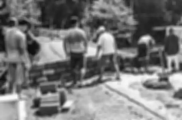 Perang Saling Tutup Jalan, Gegara Lihat Desa Sebelah Palang Jalan Pakai Bambu, Warga di Sumberpucung Balas Bikin Tembok Cor Hingga Viral dan Dirobohkan Aparat