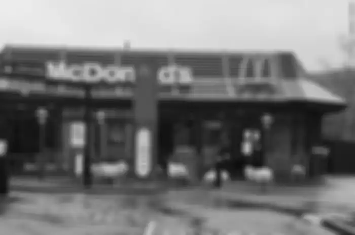McDonald's saat lockodwn di kerumuni domba