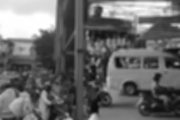 Ramainya pedagang Tanah Abang membuat satpol PP kewalahan