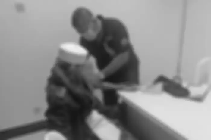 Terpidana kasus penganiayaan, Bahar bin Smith, diperiksa kesehatannya sebelum ditahan di Lapas Kelas IIA Gunung Sindur, Bogor, Selasa (19/5/2020). 
