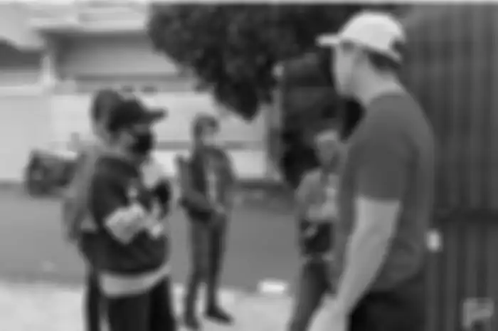Empat pria mendatangi Baim Wong memaksa minta bantuan.