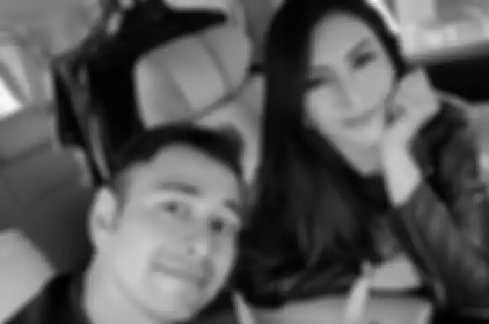 Tyas Mirasih dan Raffi Ahmad berfoto bersama
