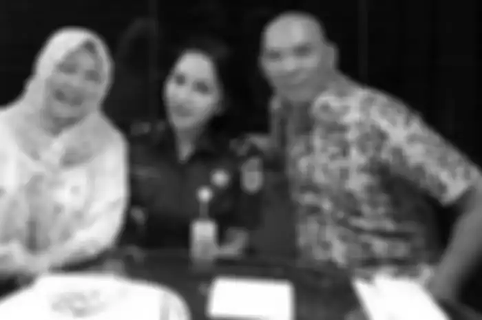 Jaksa Pinangki Sirna Malasari berfoto bersama Anita Kolopaking dan Djoko Tjandra 