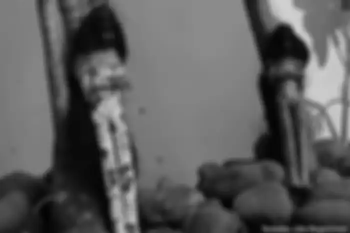 tangkapan layar dari YouTube Gila Eksperimen, yang nyulap jenglot bermotif hello kitty