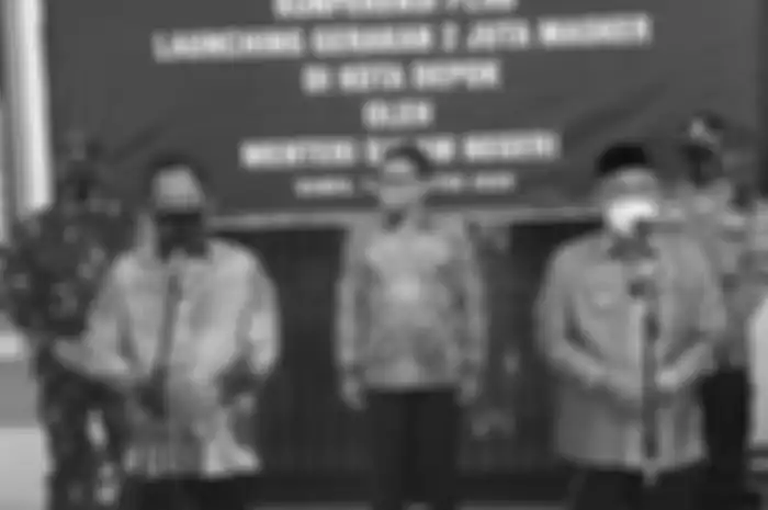 Mendagri Tito Karnavian (kiri) saat memberi sambutan di Aula Kantor Kecamatan Tapos, Kota Depok Kamis (13/8/2020)