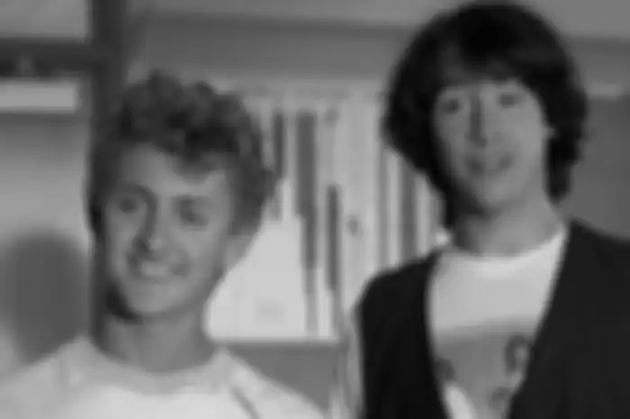 Alex Winter (kiri) & Keanu Reeves (kanan) dalam film Bill & Ted tahun 80an.