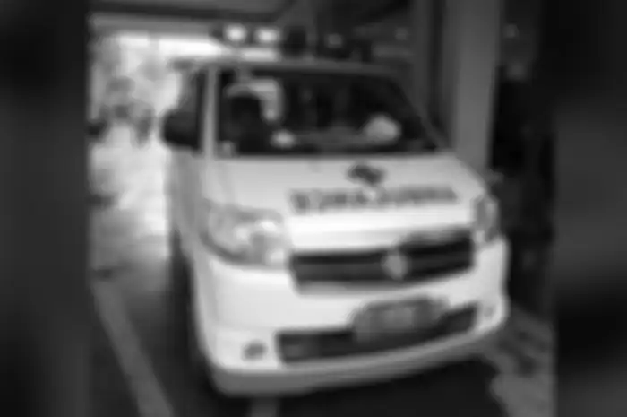 Ambulans yang dihalangi Toyota Kijang di Garut