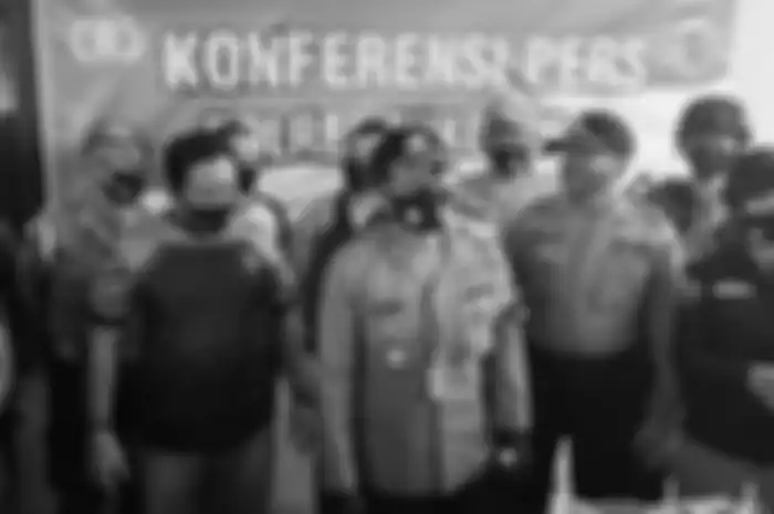 Kapolres Sukoharjo AKBP Bambang Yugo Pamungkas mengungkap pembunuhan sadis satu keluarga saat jumpa pers di Mapolsek Baki, Sabtu (22/8/2020).