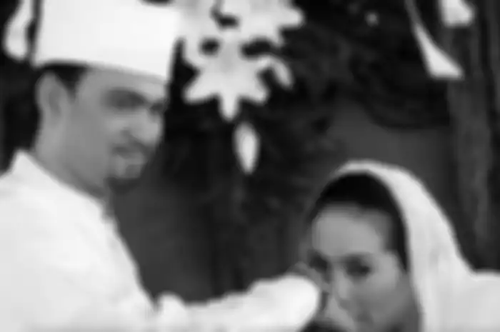 Komedian Nunung dan Iyan Sambiran menikah