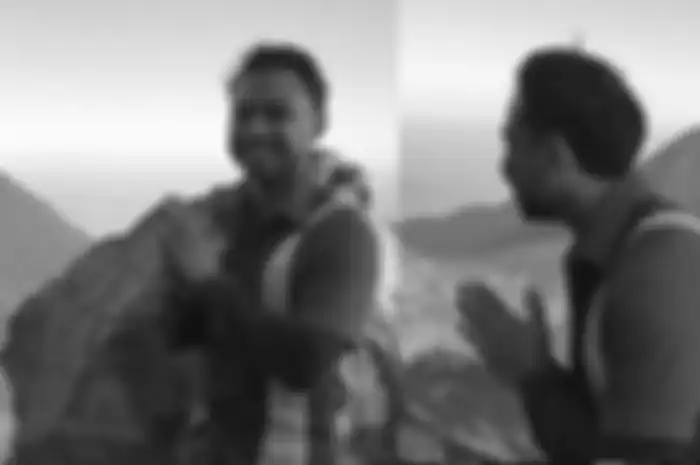 Viral video aksi kocak pria berseragam Indomaret menyapa para pendaki di Gunung Gede Pangrango, Jawa Barat. Begini kisah di baliknya. 
