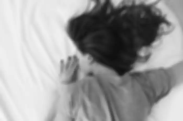 Tetapi kalau arahnya salah maka posisi tidur yang menghadap ke samping pun akan tetap berdampak merugikan.