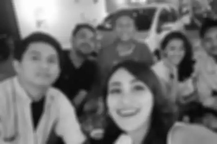 Ayu Ting Ting, Adit Jayusman dan teman-teman dekat mereka.