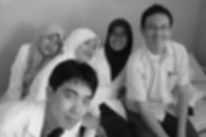 Fatimah saidah bersama teman-teman FKUI 