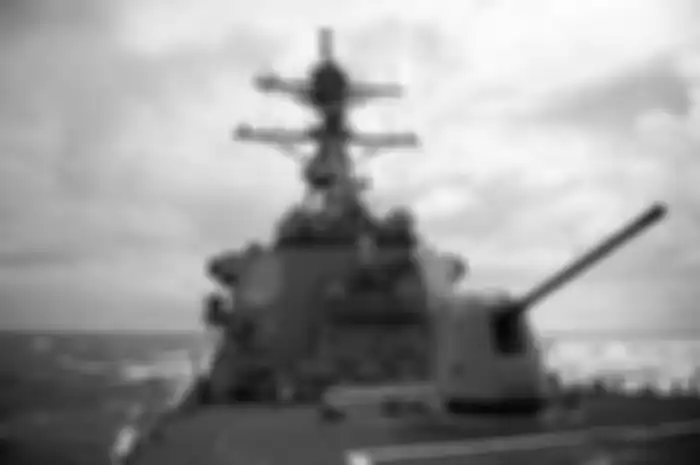 Kapal perusak berpeluru kendali US saat transit di selat Taiwan.