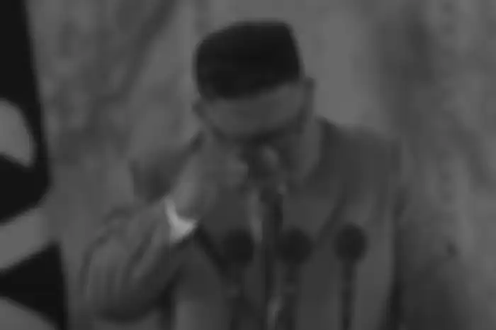 Kim Jong Un menangis