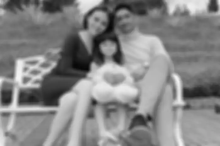 Arya Saloka bersama Amanda Manopo dan pemeran Reyna