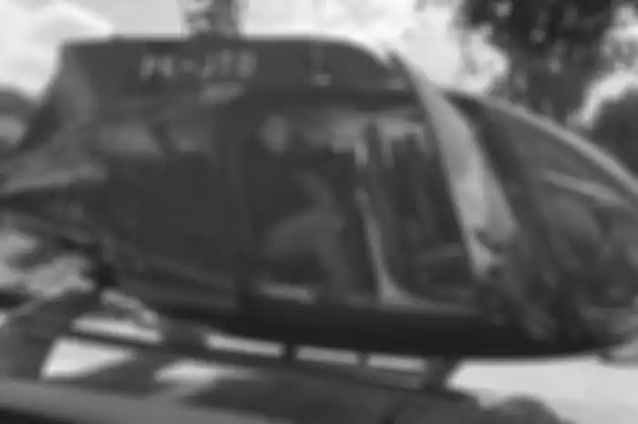 Ketua KPK Firli Bahuri menumpangi helikopter dalam perjalanannya di Sumatera Selatan, Sabtu (20/6/2020).
