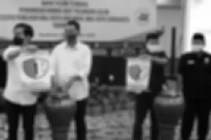 Dua pasangan calon pemimpin kota Solo, Gibran-Teguh dan Bagyo-Supradjo (Bajo)