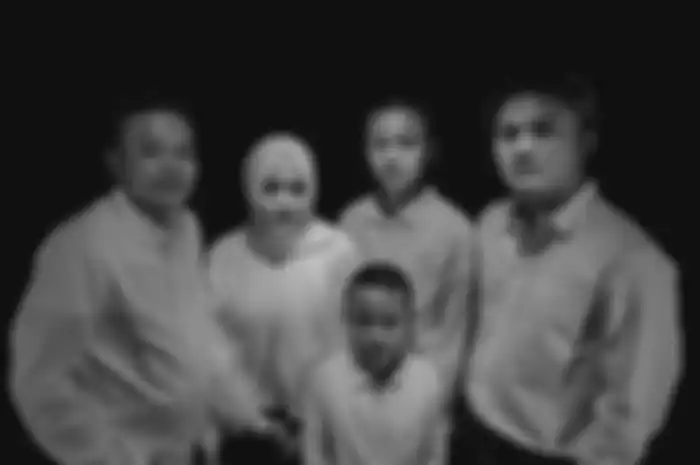 Sule bersama anak-anaknya dari perkawinan dengan mendiang Lina Jubaedah