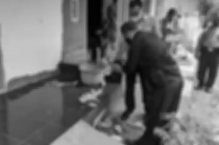 Warga Dusun Wonorejo, Desa Jetis, Kecamatan Jetis, Kabupaten Mojokerto dibuat heboh dengan penemuan sesosok bayi perempuan dibungkus tas hajatan