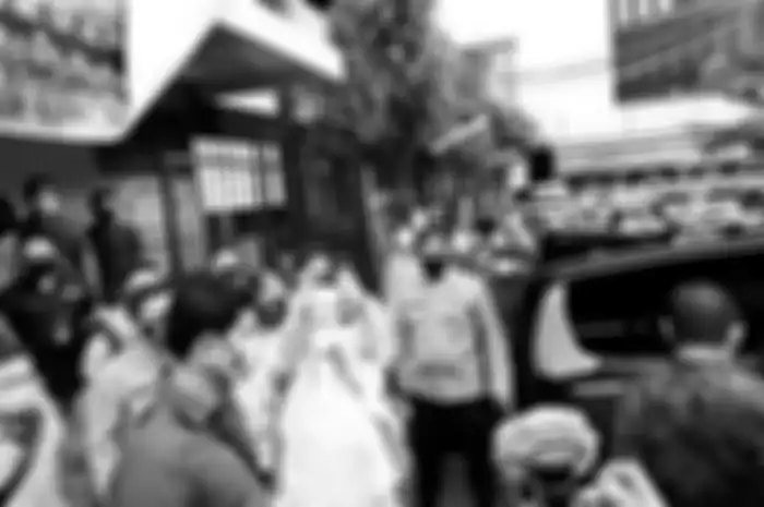 Habib Rizieq Shihab keluar dari Rutan Ditresnarkoba Polda Metro Jaya untuk dipindahkan ke Rutan Bareskrim, Kamis (14/1/2021) sore. 