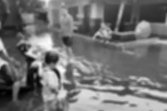 Banjir Berwarna Merah di Pekalongan Bikin Gempar Warga
