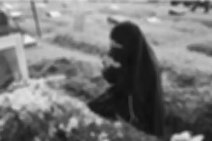 Tak Kuasa Menahan Tangis di Pemakaman, Umi Pipik Kenang Jasa serta Kebaikan Rina Gunawan Saat Keluarganya Terkena Musibah: Membekas Banget...