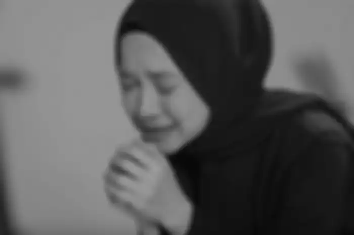 Nissa Sabyan menangis di video klip lagu Sapu Jagat 