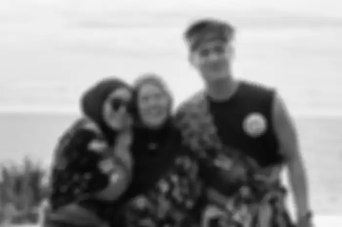 Rizky Billar bersama ibunya dan Lesti Kejora