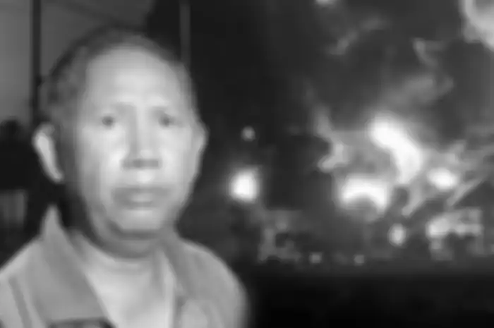Darsono (50) ceritakan detik-detik terbakarnya kilang minyak di Balongan, Indramayu, Jawa Barat.