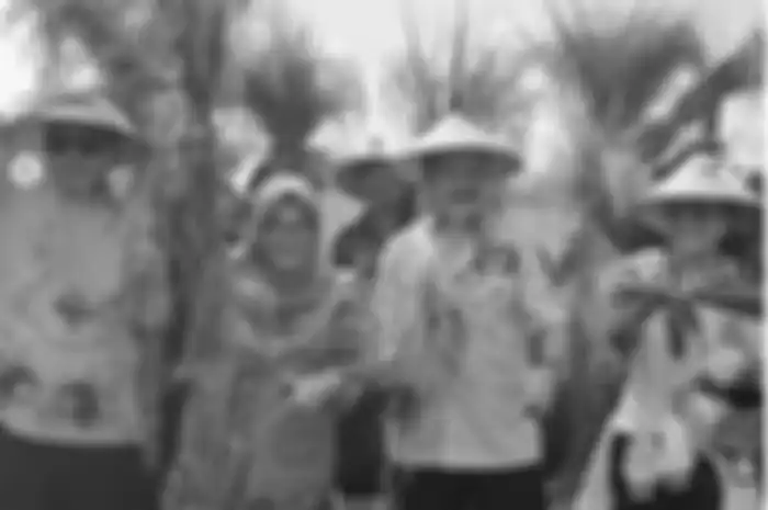 (dari kiri ke kanan) Hutomo Mandala Putra atau Tommy Soeharto, Siti Hardijanti Rukmana atau Mbak Tutut, Bambang Trihatmodjo, dan Mayangsari.